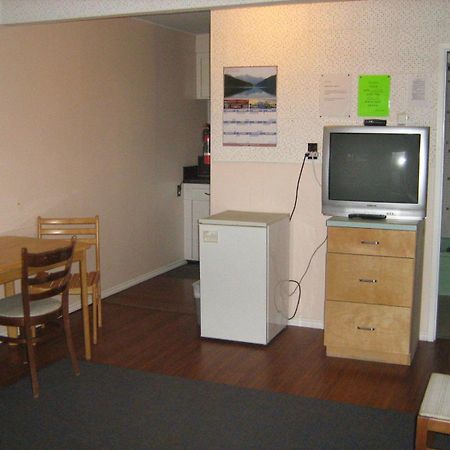 Airport Inn Quesnel Quarto foto