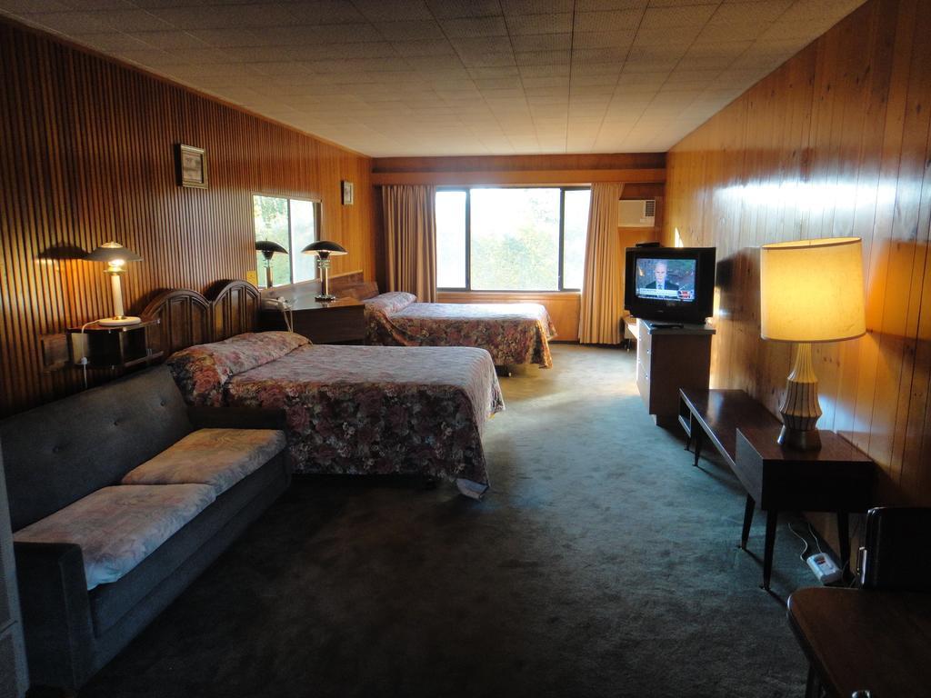 Airport Inn Quesnel Quarto foto