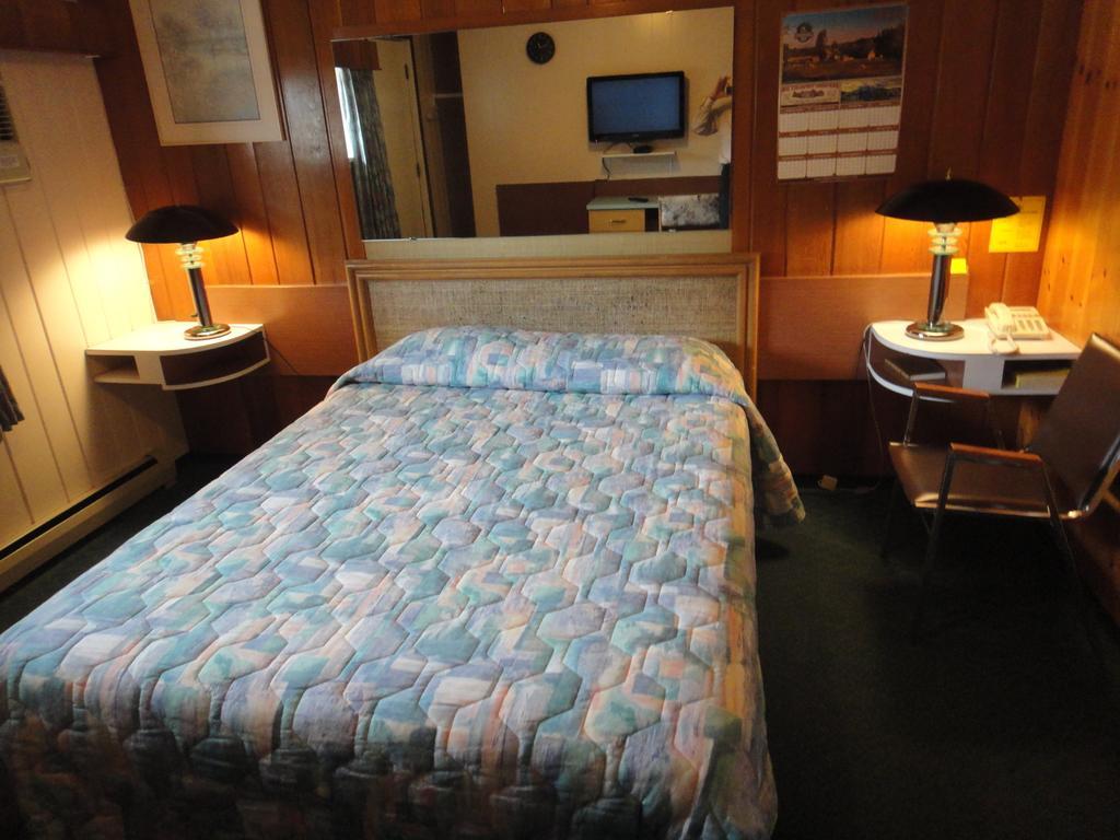 Airport Inn Quesnel Quarto foto