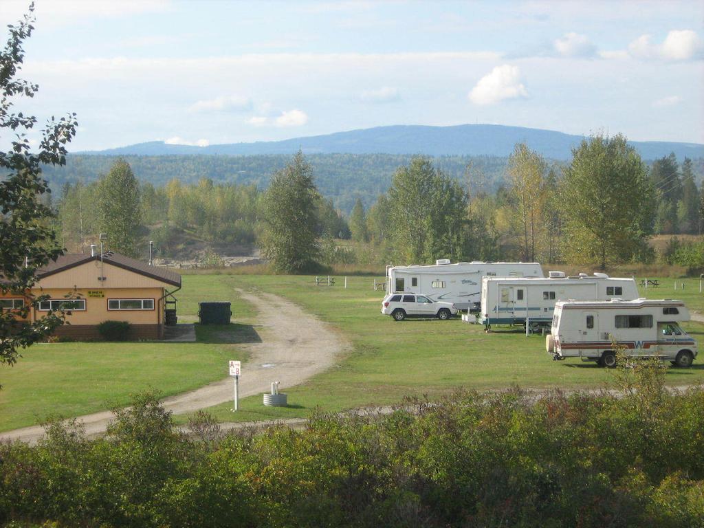 Airport Inn Quesnel Exterior foto