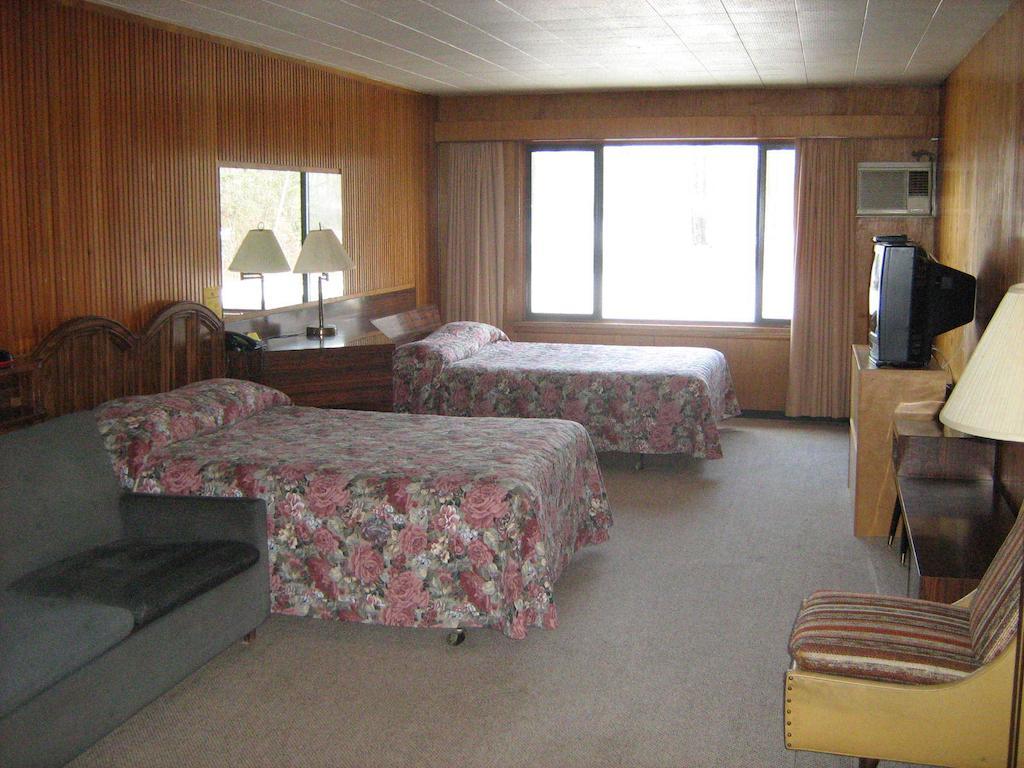 Airport Inn Quesnel Quarto foto